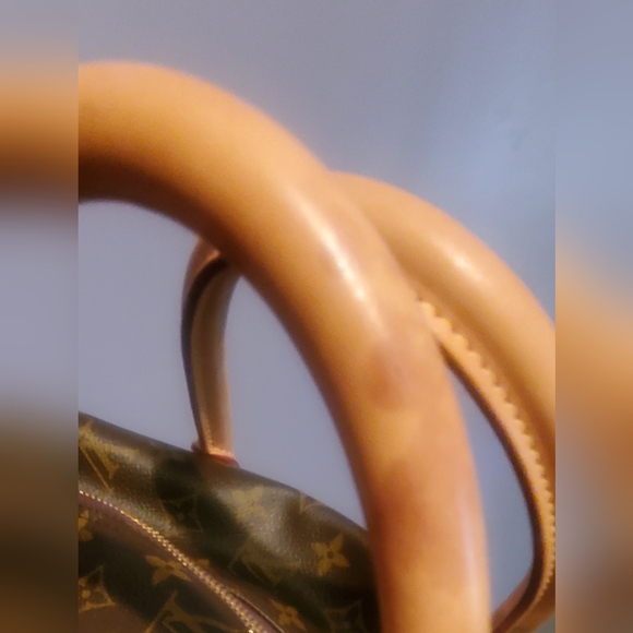 Authentic Louis Vuitton Large Monogram Rolling Duffel (Eole) - Picture 4 of 16